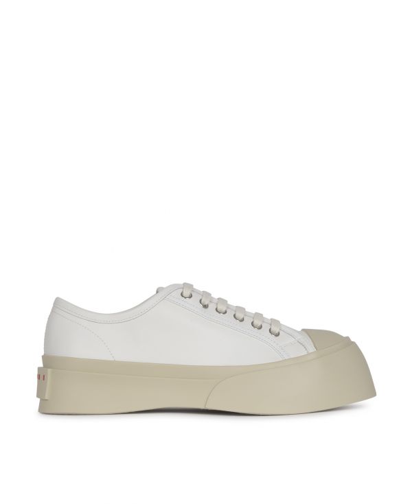 Pablo low top lace-up sneaker in smooth leather.